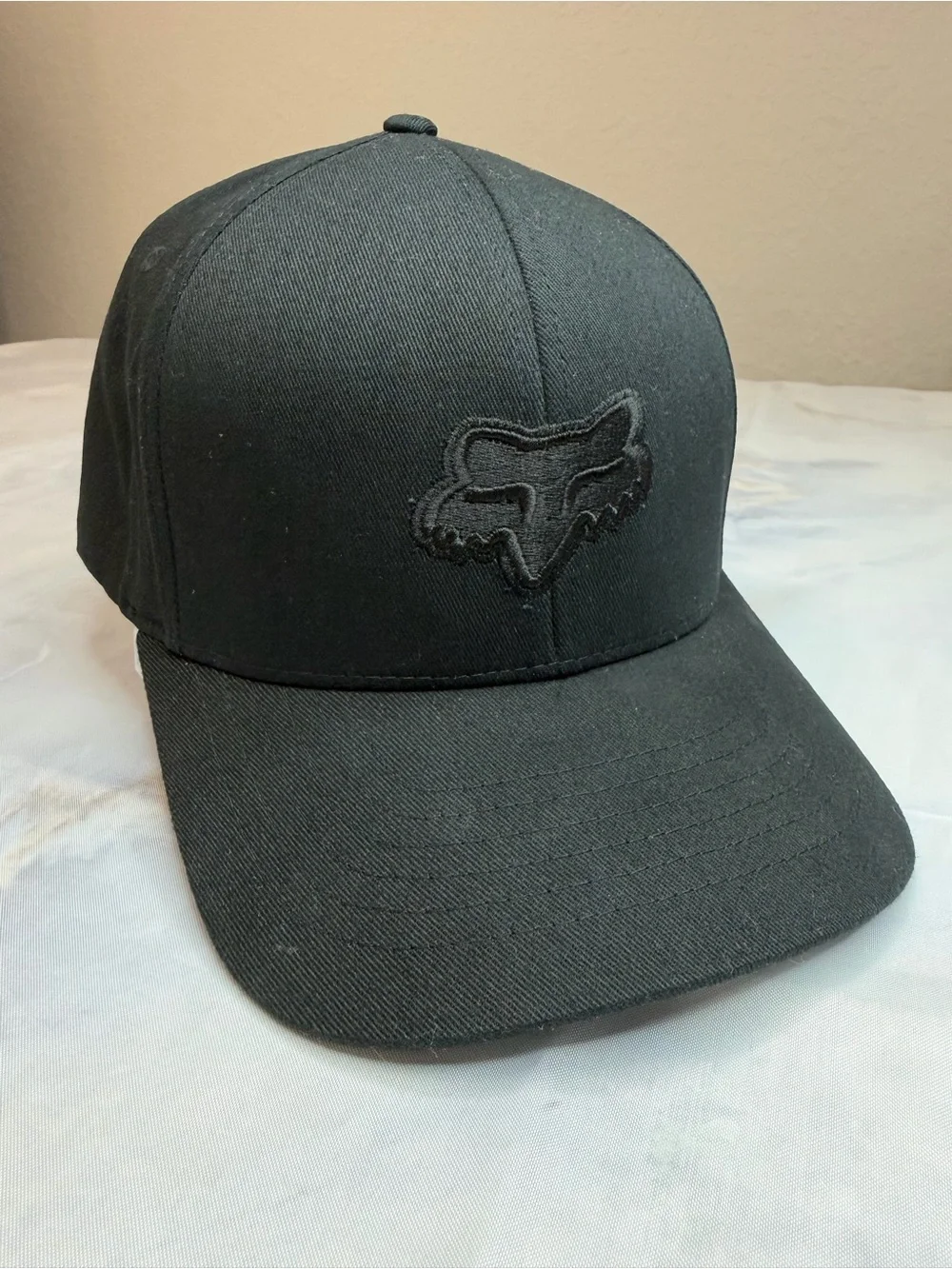 Fox Racing Men’s Black Blackout Embroidered Logo Flexfit Hat Cap NWOT